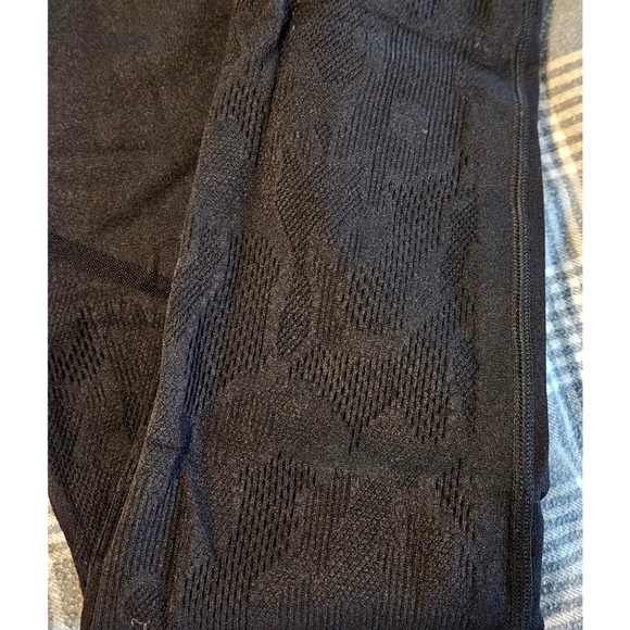Fabletics High Waisted SculptKnit Camo leggings - Picture 6 of 7